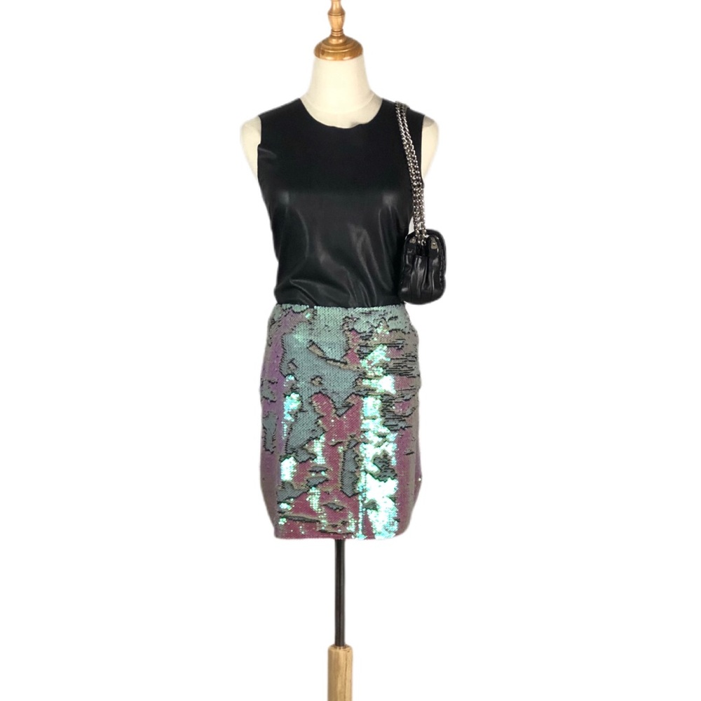 ***2 LOOKS ***
Mini Skirt - ZARA

Size: S
Material: Sequin
Condition: NEW